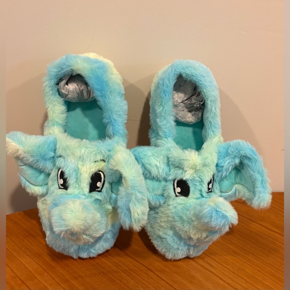 NWOT Women’s Elephant Slippers